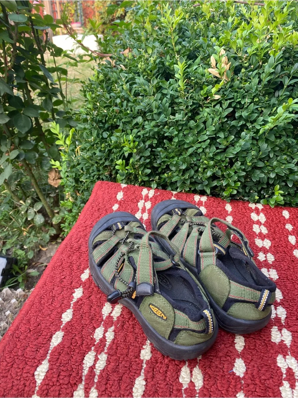 Keen Newport Youth Boy’s Olive Green and Black Closed-Toe Sandals Size 3